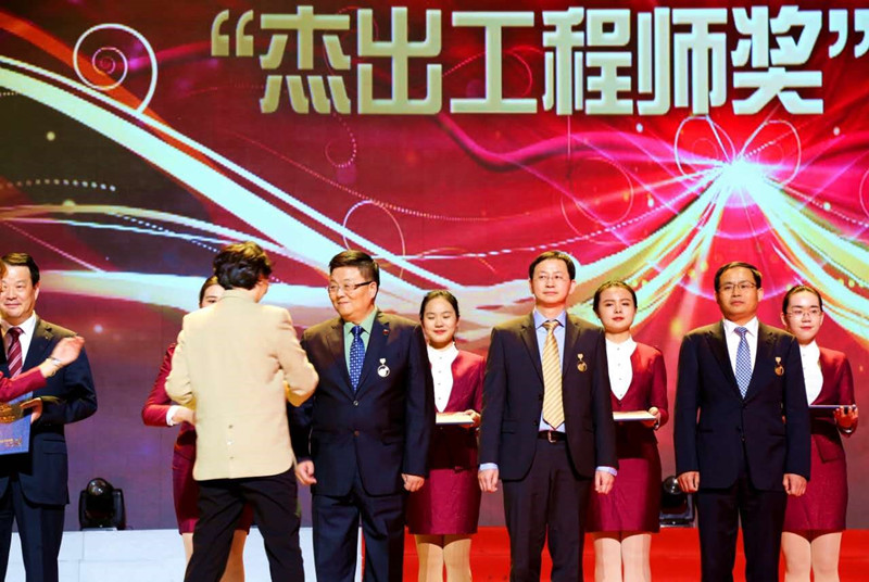 w66利来药业董事长肖伟获中药行业首枚“杰出工程师奖”