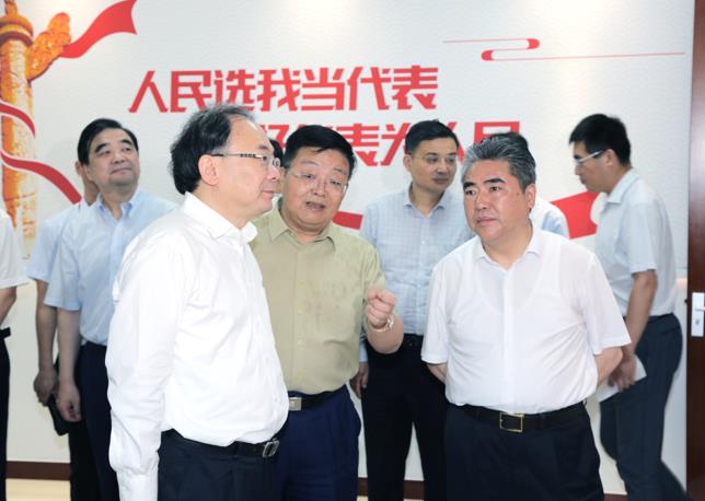 省人大常委会常务副主任李小敏一行 莅临w66利来药业调研
