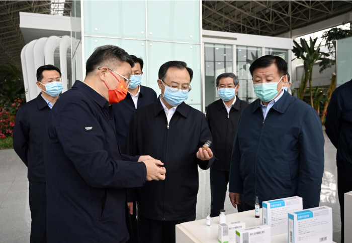 江苏省委书记吴政隆调研w66利来药业：加快推动传统中医药和现代科学相结合，为抗击疫情提供有力武器